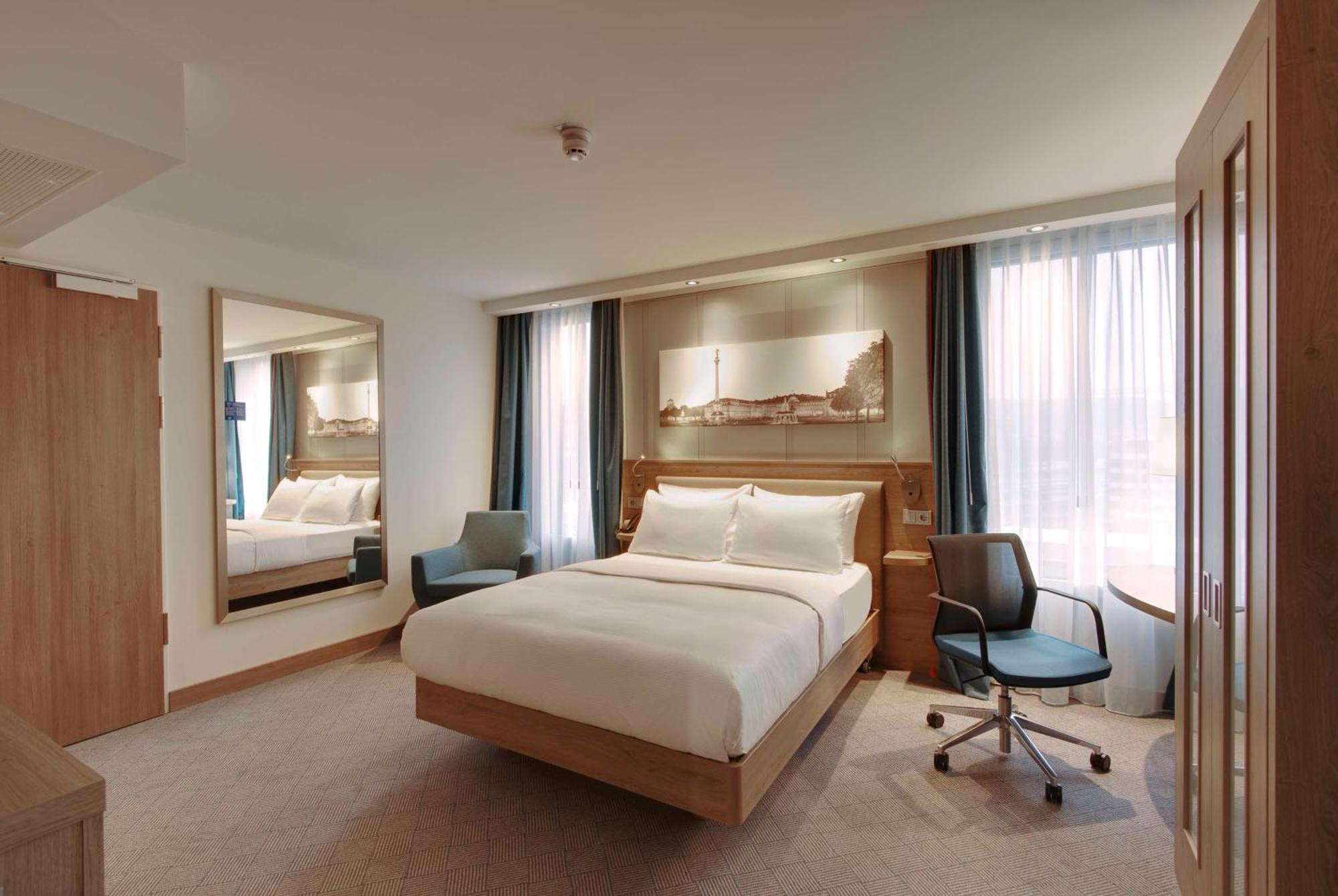 Hotel Hampton By Hilton Centre
