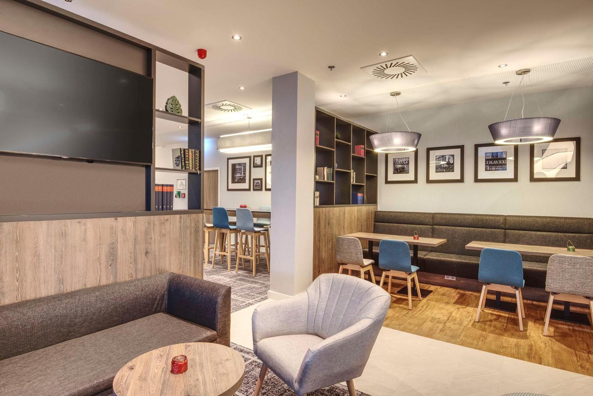 Hampton By Hilton Centre Hotel 3*